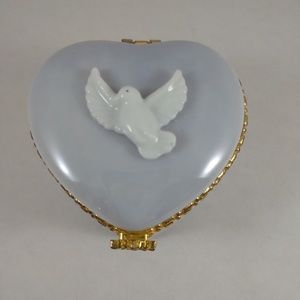 🦚Ceramic pale blue trinket box with dove on top